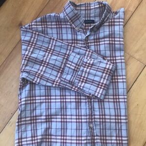 Burberry shirt very good condition and nice color. ( gris, burgundy and cream)